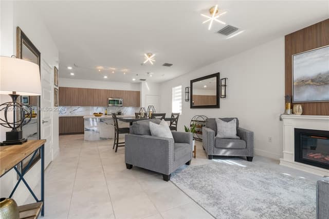 4809 NW 83rd Pkwy, Doral FL 33166 - Doral, FL - Photo 6