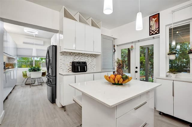 860 NE 127th St, North Miami FL 33161 - North Miami, FL - Photo 2