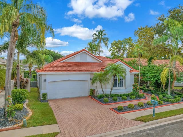 1545 W Lacosta Dr W, Pembroke Pines FL 33027 - Pembroke Pines, FL - Photo 2