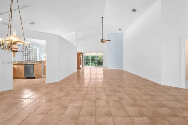 1545 W Lacosta Dr W, Pembroke Pines FL 33027 - Pembroke Pines, FL - Photo 7
