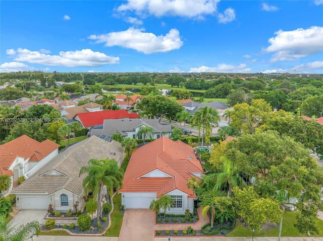 1545 W Lacosta Dr W, Pembroke Pines FL 33027 - Pembroke Pines, FL - Photo 3