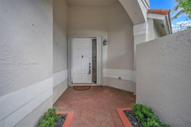 1545 W Lacosta Dr W, Pembroke Pines FL 33027 - Pembroke Pines, FL - Photo 5