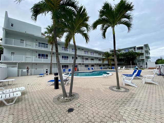 1480 S Ocean Blvd # 105, Lauderdale By The Sea FL 33062 - Lauderdale By The Sea, FL - Photo 2