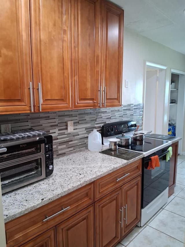4250 NW 49TH Terrace, Lauderdale Lakes FL 33319 - Lauderdale Lakes, FL - Photo 5