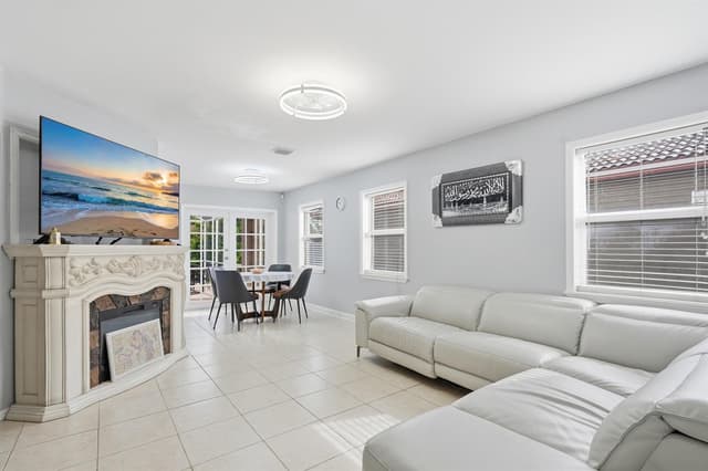 19257 NW 14th Street, Pembroke Pines FL 33029 - Pembroke Pines, FL - Photo 3
