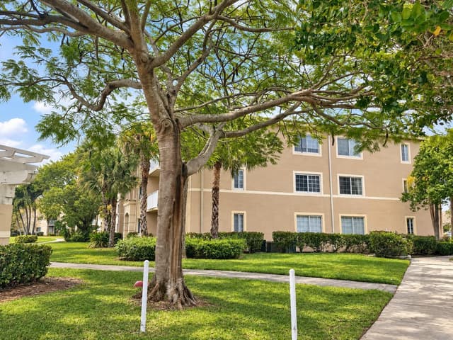5021 Wiles Road Apt 301, Coconut Creek FL 33073 - Coconut Creek, FL - Photo 3