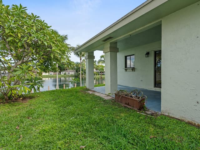 22101 SW 100th Pl, Cutler Bay FL 33190 - Cutler Bay, FL - Photo 5