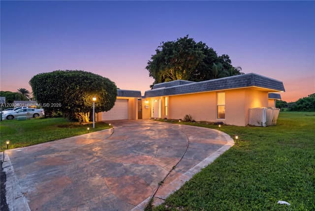 5405 Bayberry Ln, Tamarac FL 33319 - Tamarac, FL - Photo 2