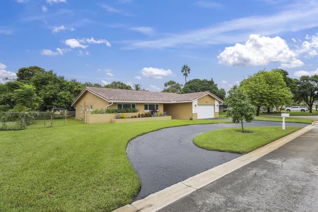 992 NW 83RD Drive, Coral Springs FL 33071 - Coral Springs, FL - Photo 4
