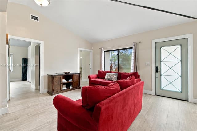 565 East Dr, Miami Springs FL 33166 - Miami Springs, FL - Photo 4