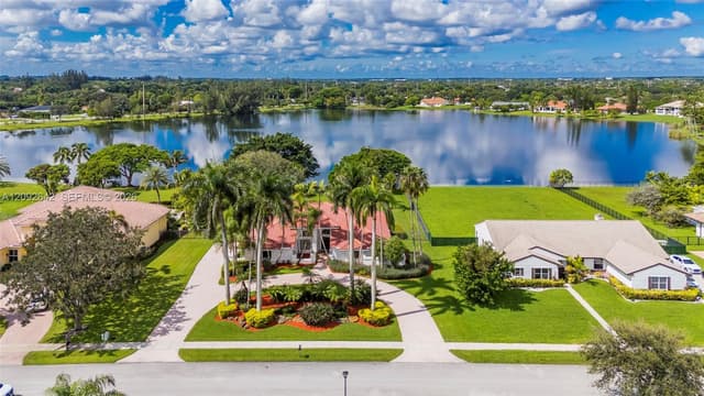 1201 Bristol Ave, Davie FL 33325 - Davie, FL - Photo 2