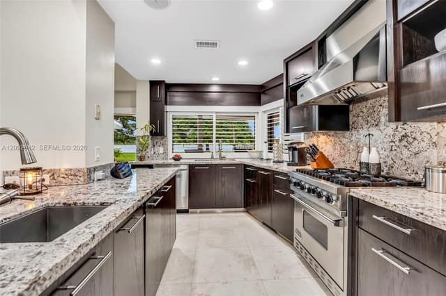 1201 Bristol Ave, Davie FL 33325 - Davie, FL - Photo 4