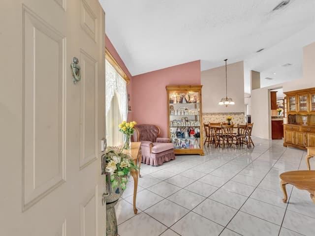 12535 SW 7th Place, Davie FL 33325 - Davie, FL - Photo 5