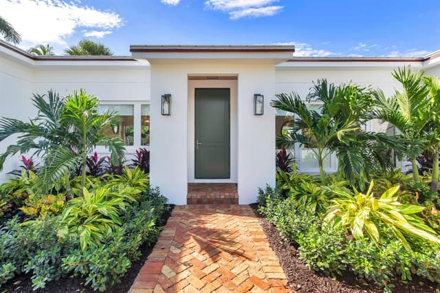 110 Greenwood Drive, West Palm Beach FL 33405 - West Palm Beach, FL - Photo 2