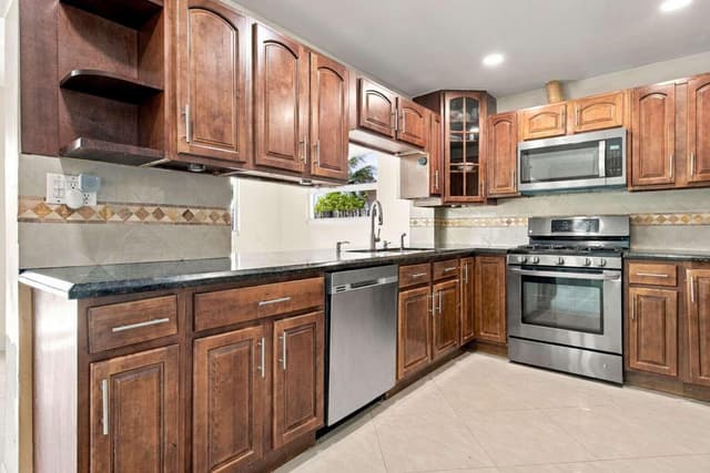 7640 SUNSET STRIP, Sunrise FL 33322 - Sunrise, FL - Photo 5