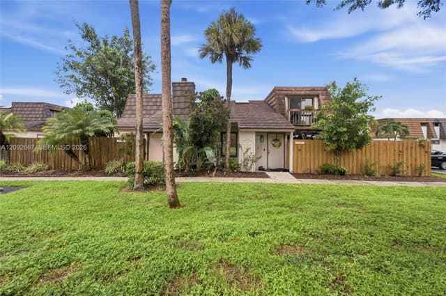 4120 Palm Bay Cir, West Palm Beach FL 33406 - West Palm Beach, FL - Photo 2