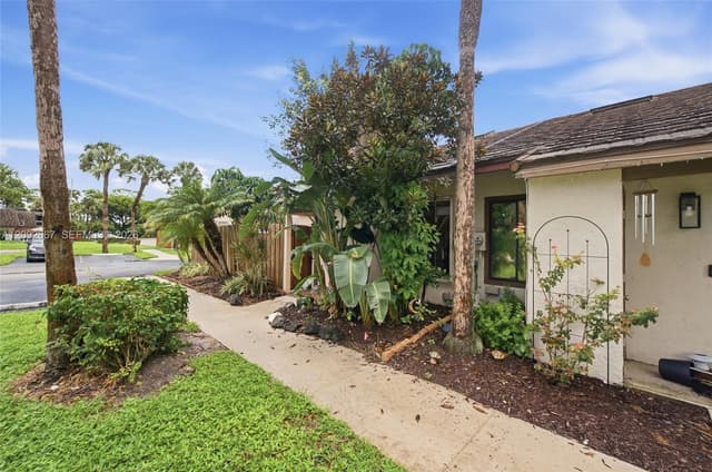 4120 Palm Bay Cir, West Palm Beach FL 33406 - West Palm Beach, FL - Photo 3
