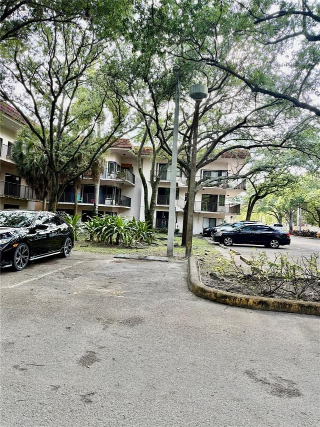4725 SW 62nd Ave # 104, Davie FL 33314 - Davie, FL - Photo 2
