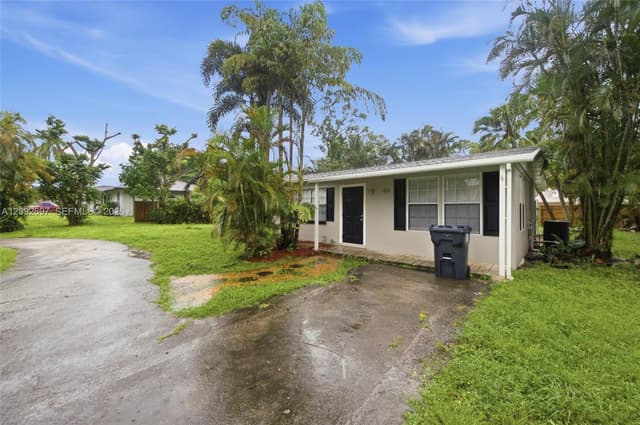 49 W Mango Rd, Lake Worth FL 33467 - Lake Worth, FL - Photo 2