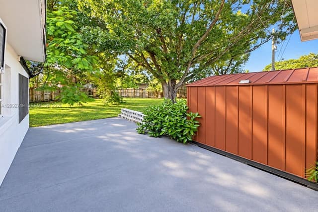 599 NE 35th St, Oakland Park FL 33334 - Oakland Park, FL - Photo 5