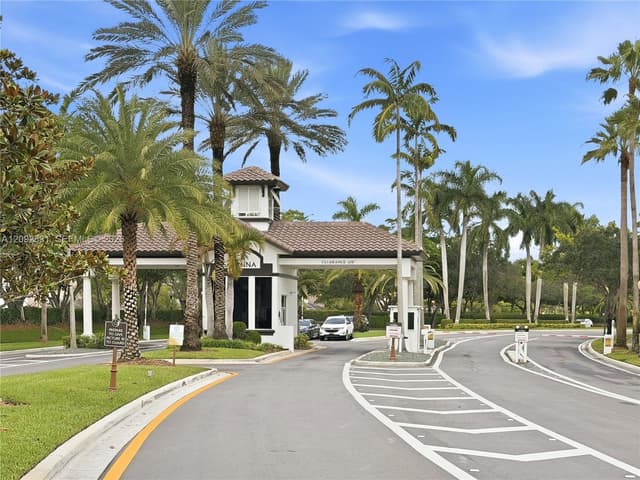 1612 Blue Jay Cir, Weston FL 33327 - Weston, FL - Photo 2