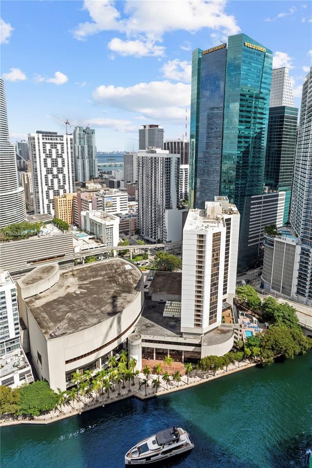 31 SE 5th St # 4018, Miami FL 33131 - Miami, FL - Photo 2