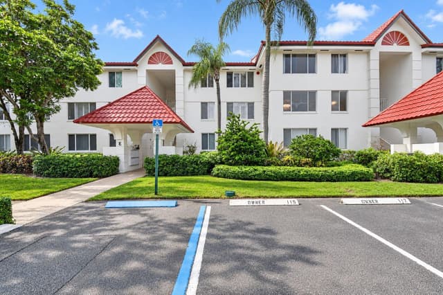 102 Half Moon Circle # F2, Hypoluxo FL 33462 - Hypoluxo, FL - Photo 2