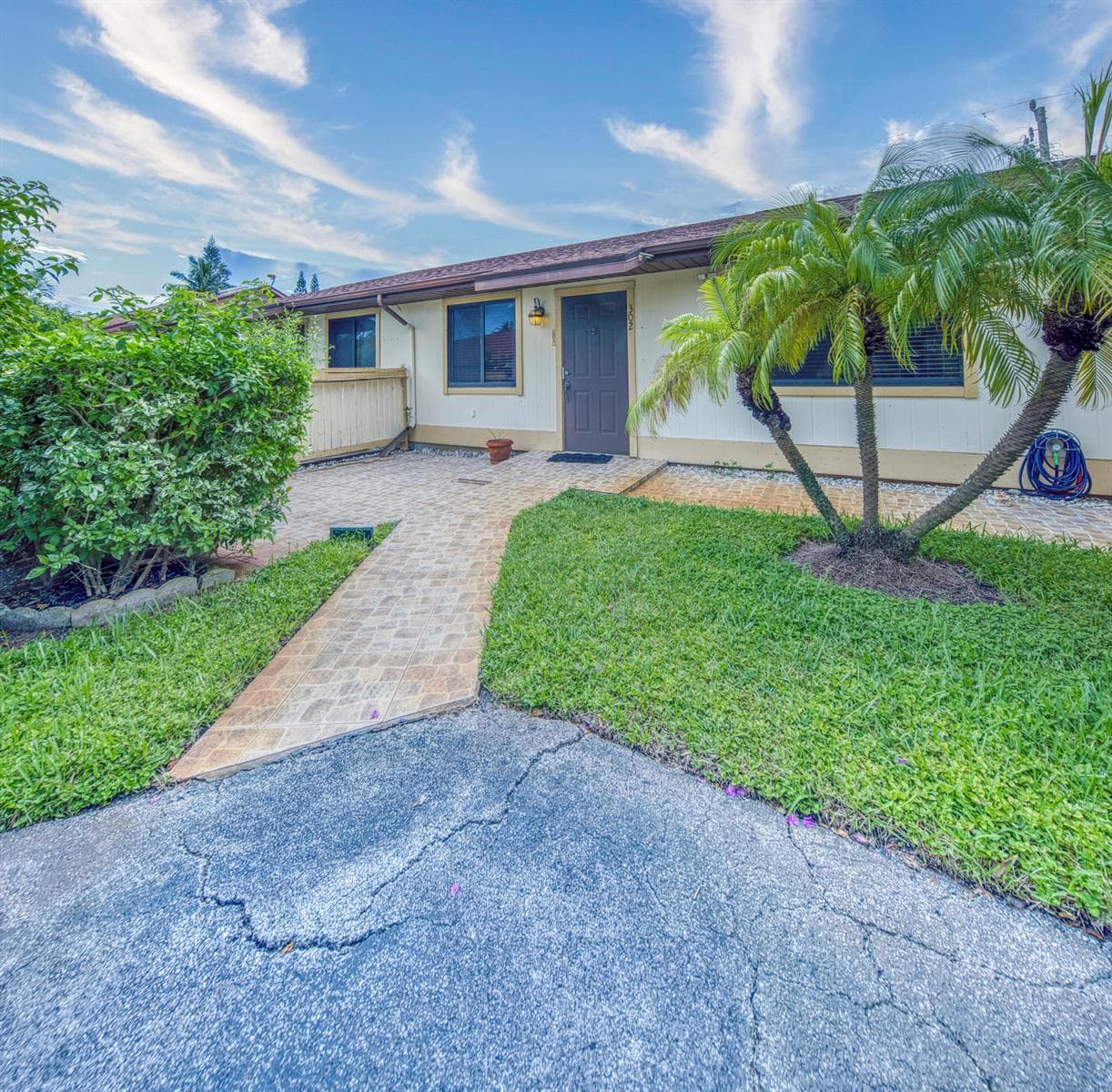 815 ANDREW REDDING Road # 302, Lantana FL 33462