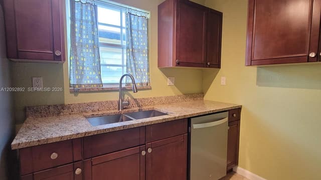 5829 Grant St, Hollywood FL 33021 - Hollywood, FL - Photo 4