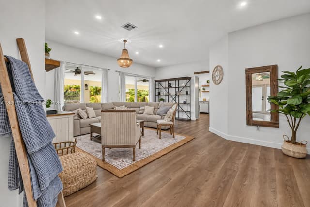 10600 NW 54th St, Doral FL 33178 - Doral, FL - Photo 2