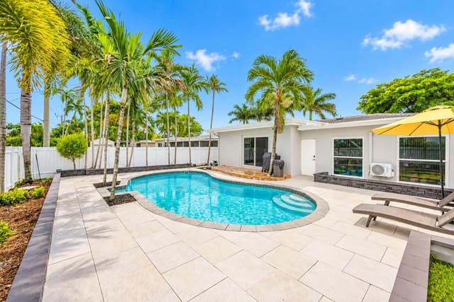 301 SE 3RD Terrace, Dania Beach FL 33004 - Dania Beach, FL - Photo 2