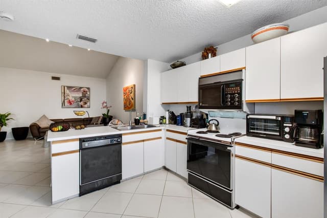 6737 Via Regina, Boca Raton FL 33433 - Boca Raton, FL - Photo 5