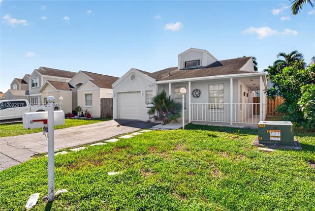 10024 SW 222nd St, Cutler Bay FL 33190 - Cutler Bay, FL - Photo 3