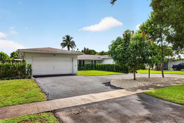 410 SW 55TH Terrace, Plantation FL 33317 - Plantation, FL - Photo 2