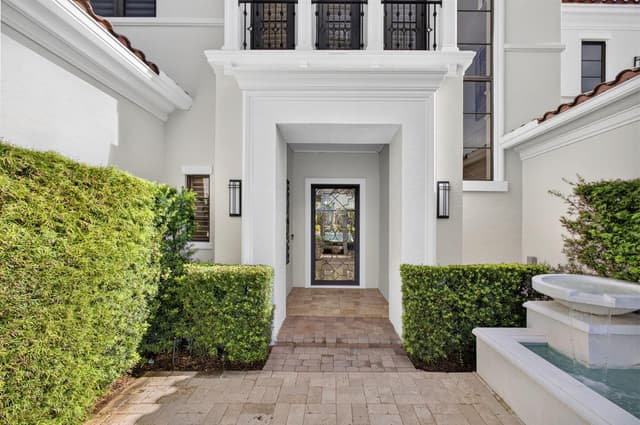 213 Vía Palacio, Palm Beach Gardens FL 33418 - Palm Beach Gardens, FL - Photo 2