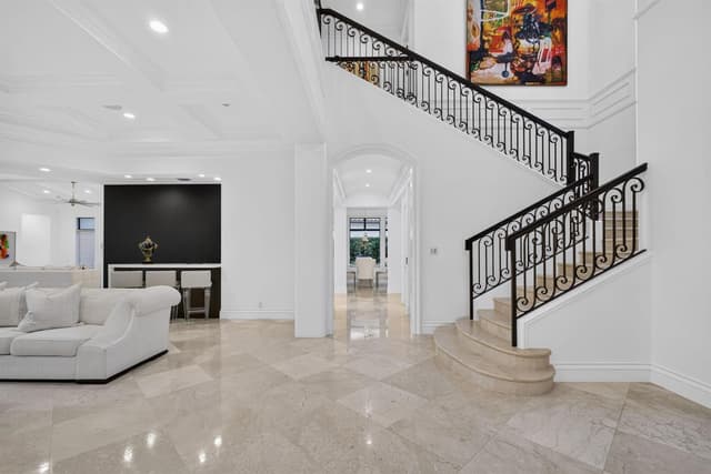 213 Vía Palacio, Palm Beach Gardens FL 33418 - Palm Beach Gardens, FL - Photo 6