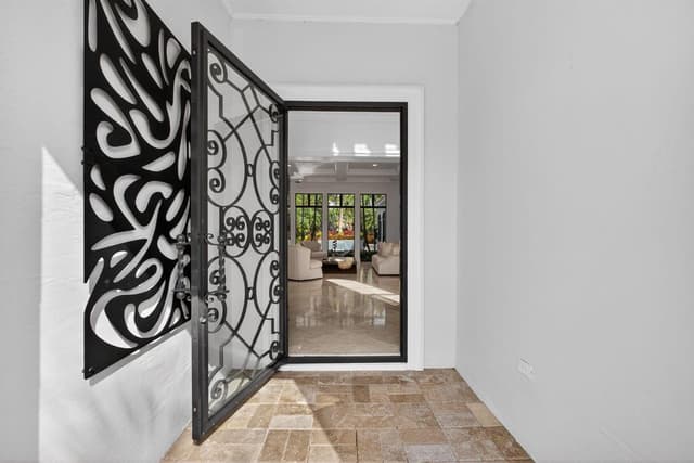 213 Vía Palacio, Palm Beach Gardens FL 33418 - Palm Beach Gardens, FL - Photo 3