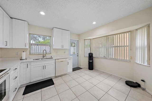 7293 Nautica Way, Lake Worth FL 33467 - Lake Worth, FL - Photo 5