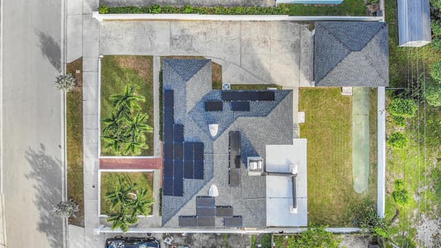 916 31ST Street, West Palm Beach FL 33407 - West Palm Beach, FL - Photo 2