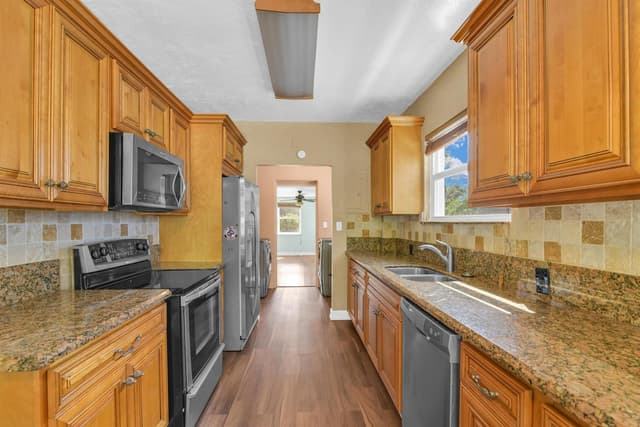 916 31ST Street, West Palm Beach FL 33407 - West Palm Beach, FL - Photo 3