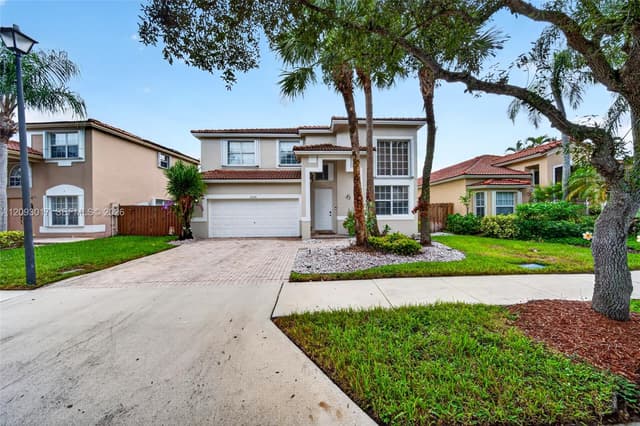 16424 Sapphire Pl, Weston FL 33331 - Weston, FL - Photo 3