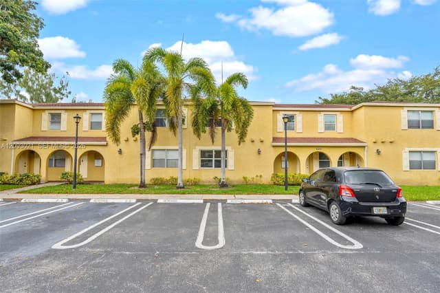 10729 La Placida Dr # 4, Coral Springs FL 33065 - Coral Springs, FL - Photo 2