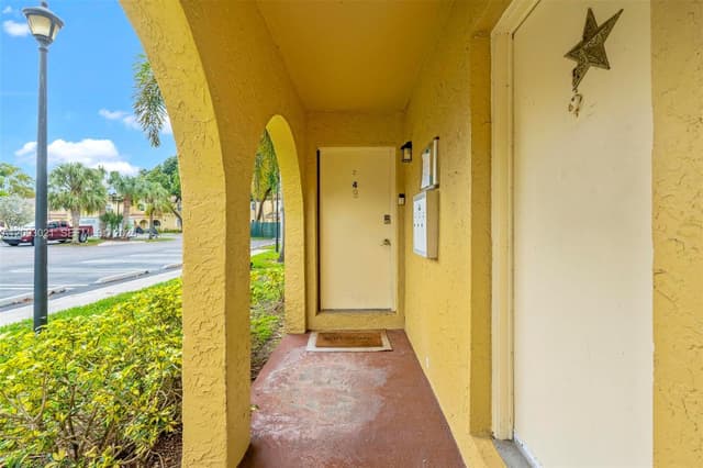 10729 La Placida Dr # 4, Coral Springs FL 33065 - Coral Springs, FL - Photo 3