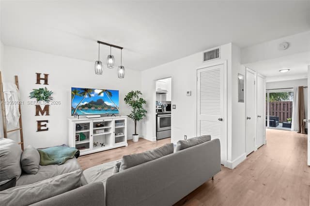 10729 La Placida Dr # 4, Coral Springs FL 33065 - Coral Springs, FL - Photo 4