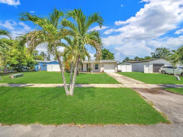 6851 SW 7th Place, North Lauderdale FL 33068 - North Lauderdale, FL - Photo 2