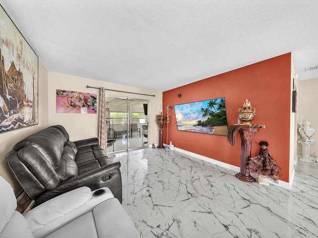6851 SW 7th Place, North Lauderdale FL 33068 - North Lauderdale, FL - Photo 6