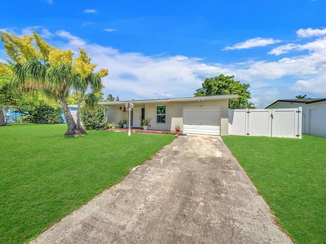 6851 SW 7th Place, North Lauderdale FL 33068 - North Lauderdale, FL - Photo 3