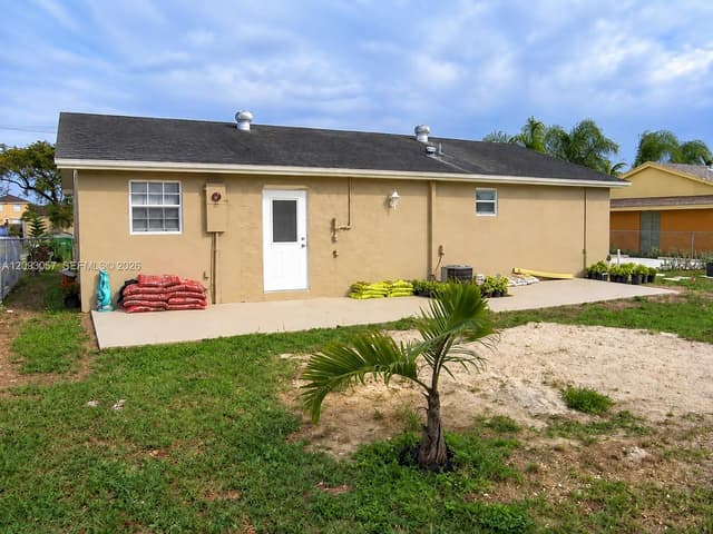 34 SW 17th Ave, Homestead FL 33030 - Homestead, FL - Photo 2