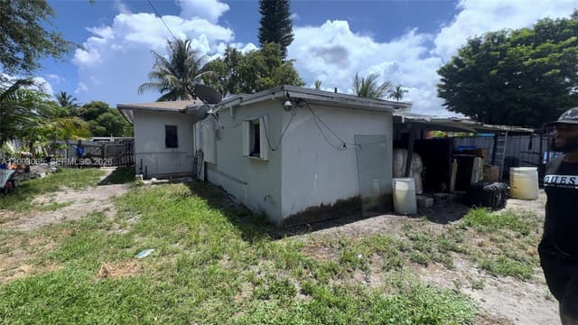 551 NE 159th St, Miami FL 33162 - Miami, FL - Photo 6