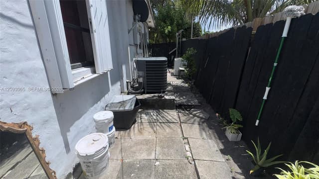 551 NE 159th St, Miami FL 33162 - Miami, FL - Photo 4